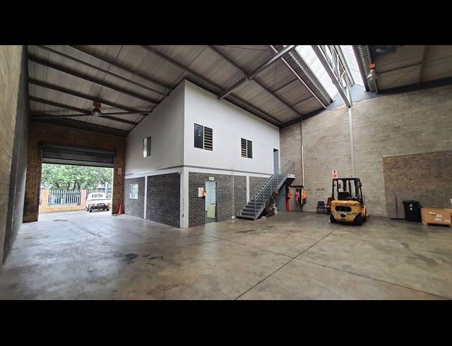 820M² WAREHOUSE TO LET IN SPARTAN